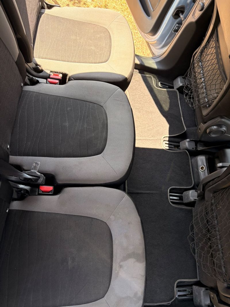 Banquette arrière de voiture nettoyée à domicile à Bordeaux
