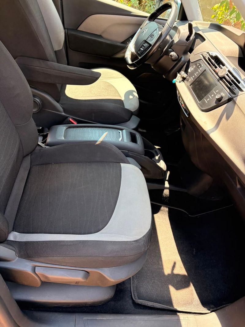 Intérieur complet de voiture nettoyé à domicile en Gironde