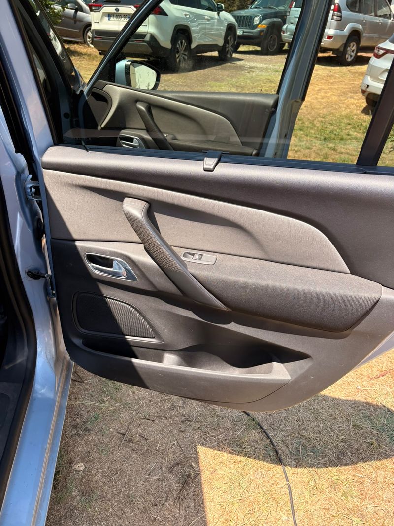 Panneau de porte de voiture nettoyé à domicile à Bordeaux