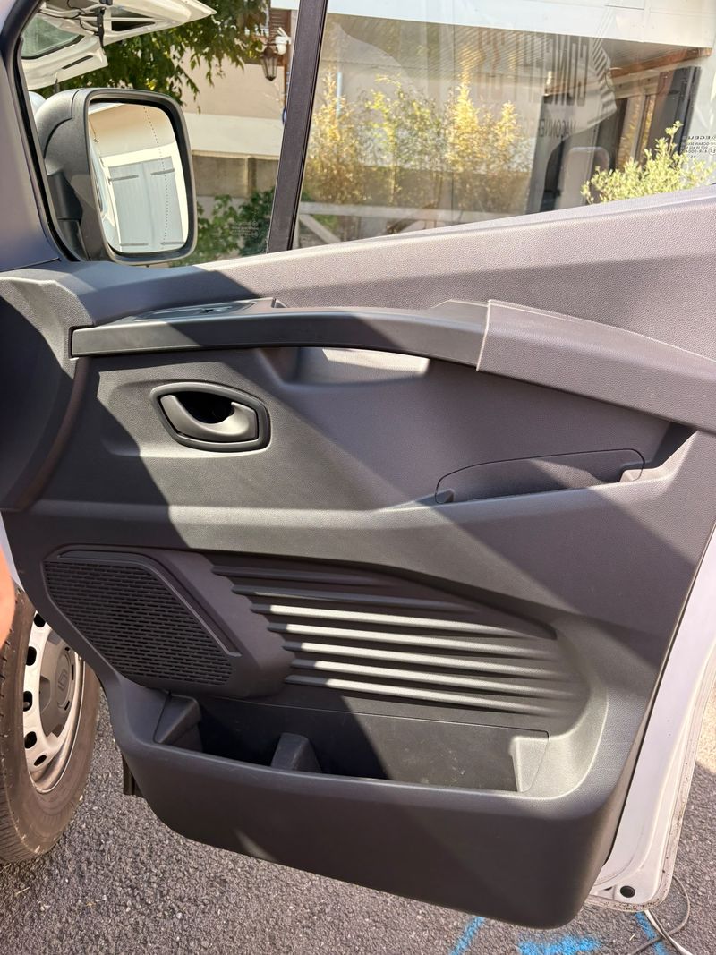 Plastiques de porte d'utilitaire rénovés à domicile à Bordeaux